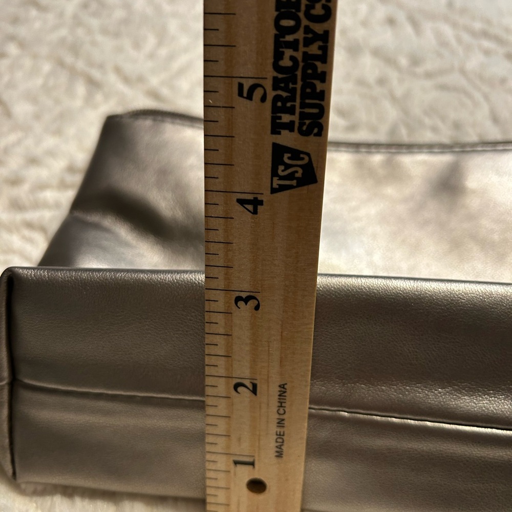 Woven Leather Bag. No scratches or stains. Rarely used. Measurements in photos. - Picture 13 of 15